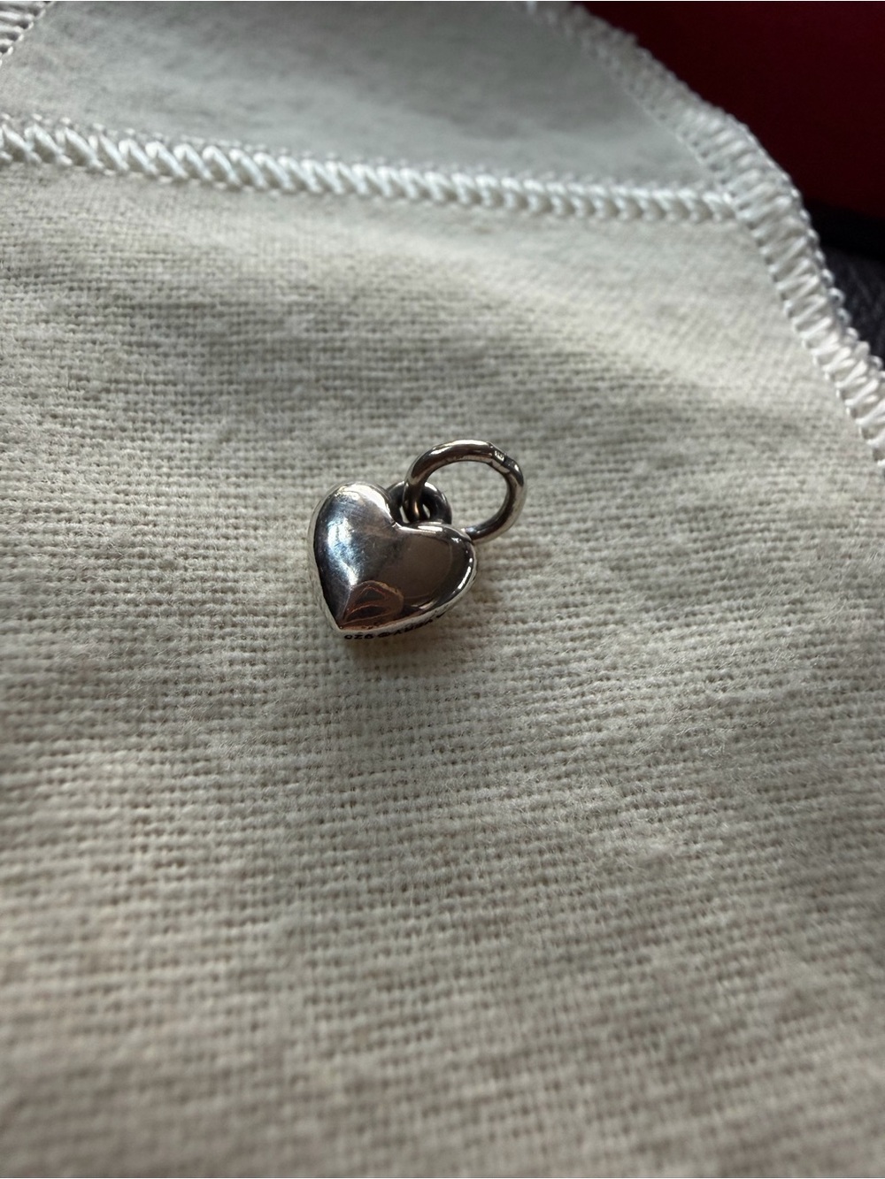 Mini heart charm - Picture 3 of 5